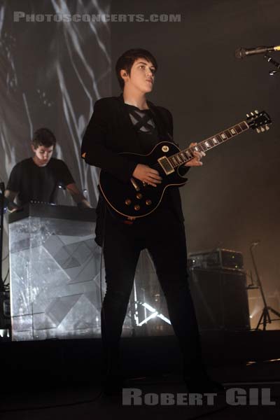 THE XX - 2012-12-18 - PARIS - CentQuatre - Nef Curial - Romy Madley Croft - James Thomas Smith